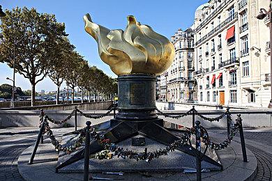 《Apex Legends：点燃》现已推出 + 战斗通行证预告片